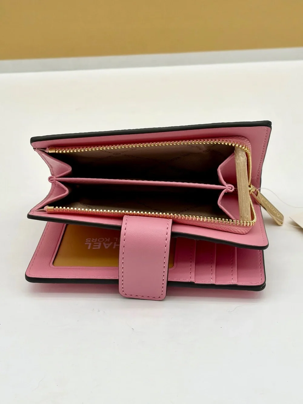 MICHAEL KORS Jet Set Travel Medium Logo Debossed Billfold Wallet carnation